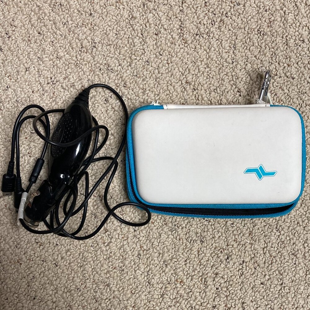 i-CON Blue and White Case with car charger for Nintendo DSi DS or DSLite